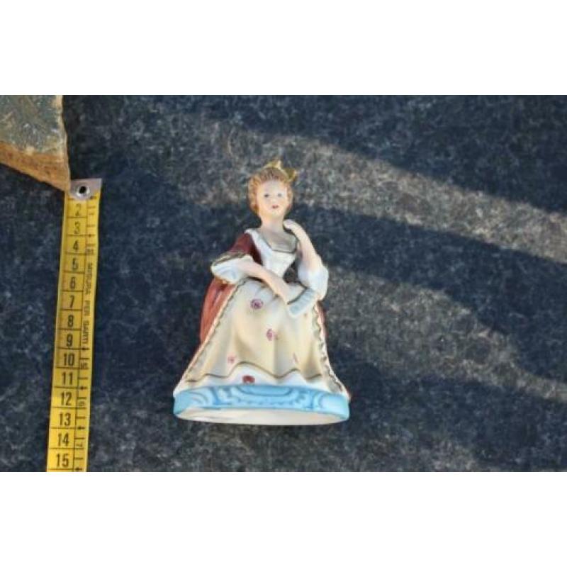 beeld DAME hoogte 13 cm
