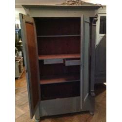 Vintage kast, brocante meidenkast, oude doorleefde kast VdlM