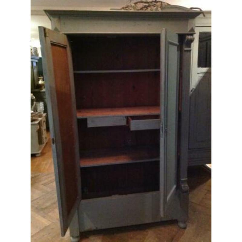 Vintage kast, brocante meidenkast, oude doorleefde kast VdlM