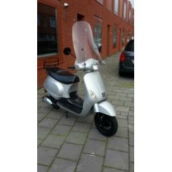 NIEUWSTAAT Vespalook Snorscooter 25km.4Takt 5000km.Bj.2012