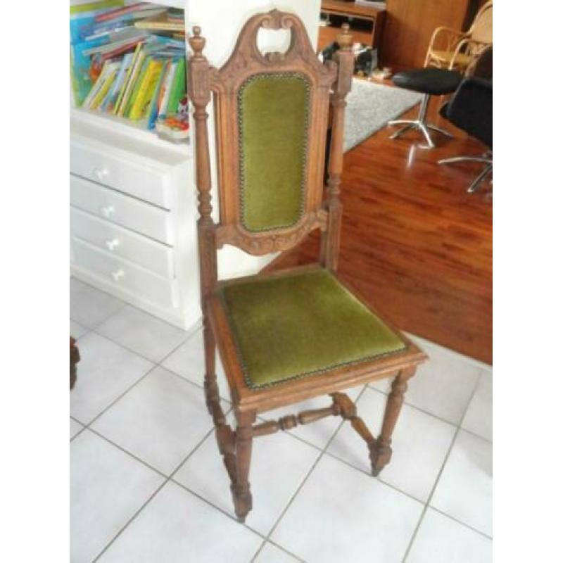 Oude stoelen, 2 stuks.