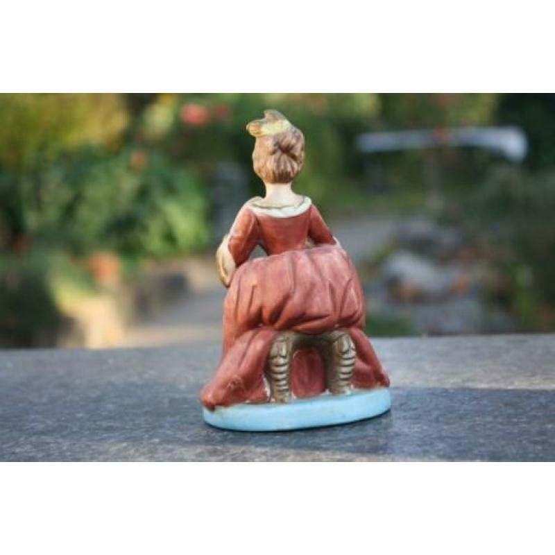 beeld DAME hoogte 13 cm