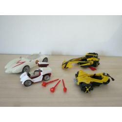 2 Speedracers met schietende kleine wagen. 2 stuks