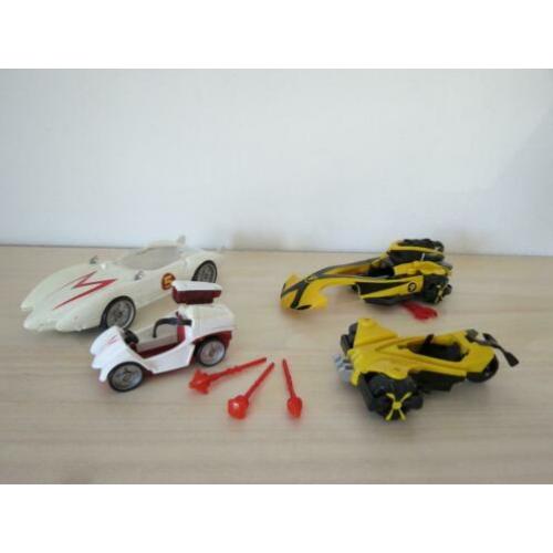 2 Speedracers met schietende kleine wagen. 2 stuks