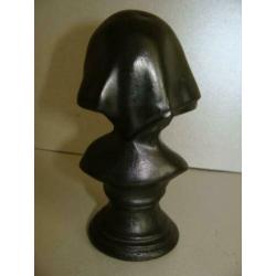 Vintage borstbeeld meisje met hoofddoek Kleur: Zwart