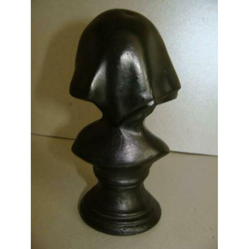 Vintage borstbeeld meisje met hoofddoek Kleur: Zwart