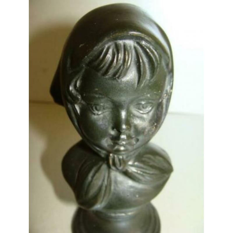 Vintage borstbeeld meisje met hoofddoek Kleur: Zwart