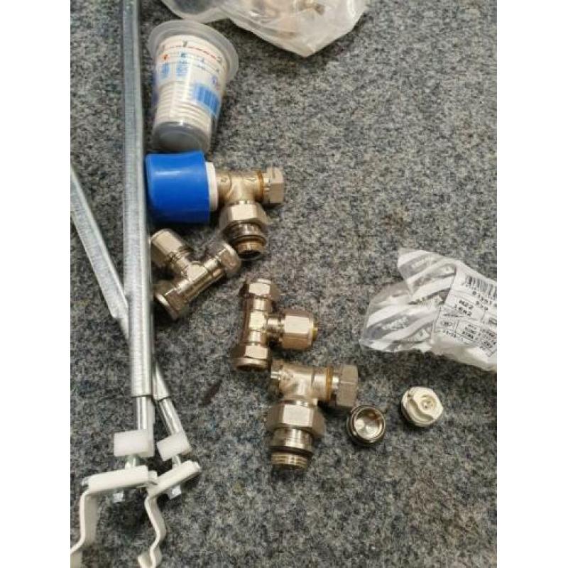 Uitverkoop!! Verwarming / radiator onderdelen voor €30,-!
