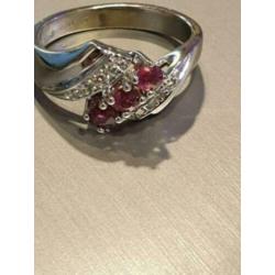 Mooie 14 karaat gouden ring met Robijnen en Diamant