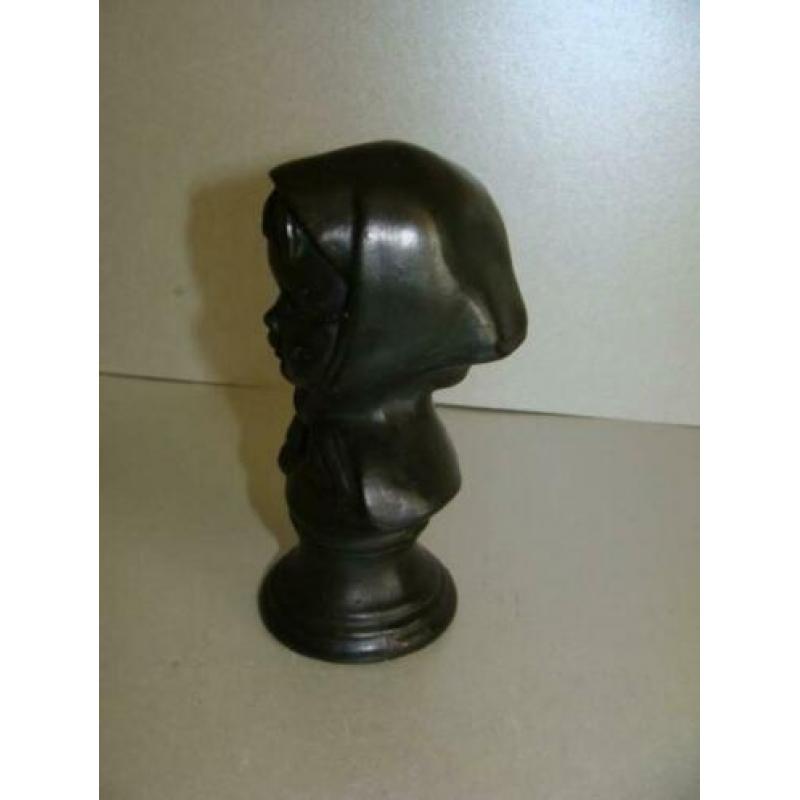 Vintage borstbeeld meisje met hoofddoek Kleur: Zwart