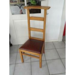Oude stoelen, 2 stuks.