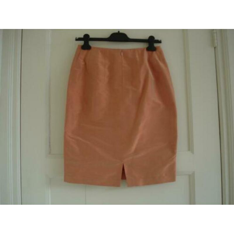 Pauw rok mt 3 =36-38 zalm kleur 100 % zijde glans feest