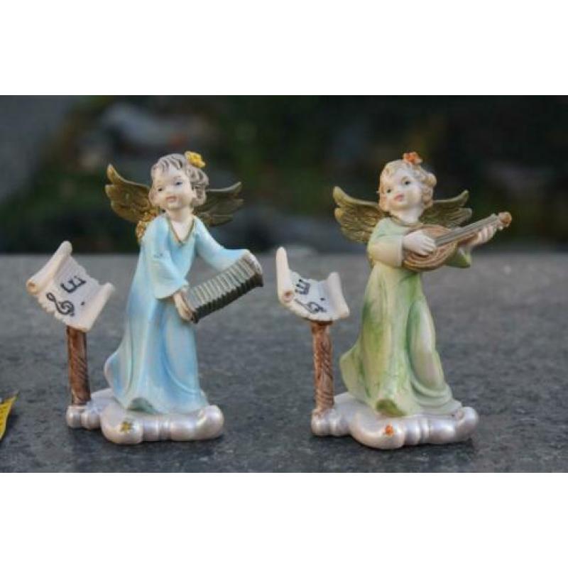 2 beeldjes ENGELEN hoogte 11 cm