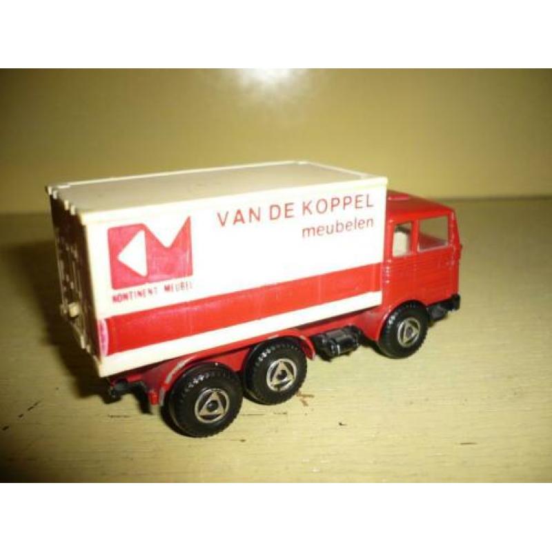 Mie18> oude efsi mercedes bakwagen