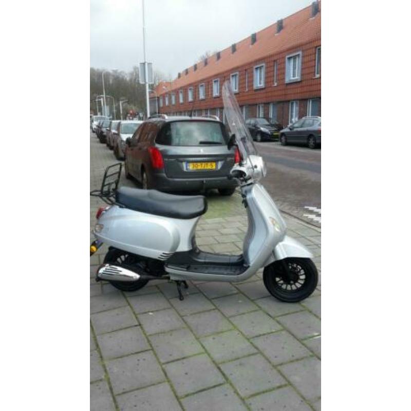 NIEUWSTAAT Vespalook Snorscooter 25km.4Takt 5000km.Bj.2012
