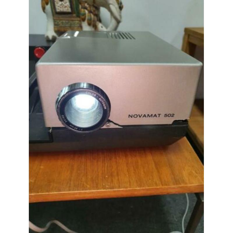 Uitverkoop!! Novamat 502 diaprojector voor €10,-!