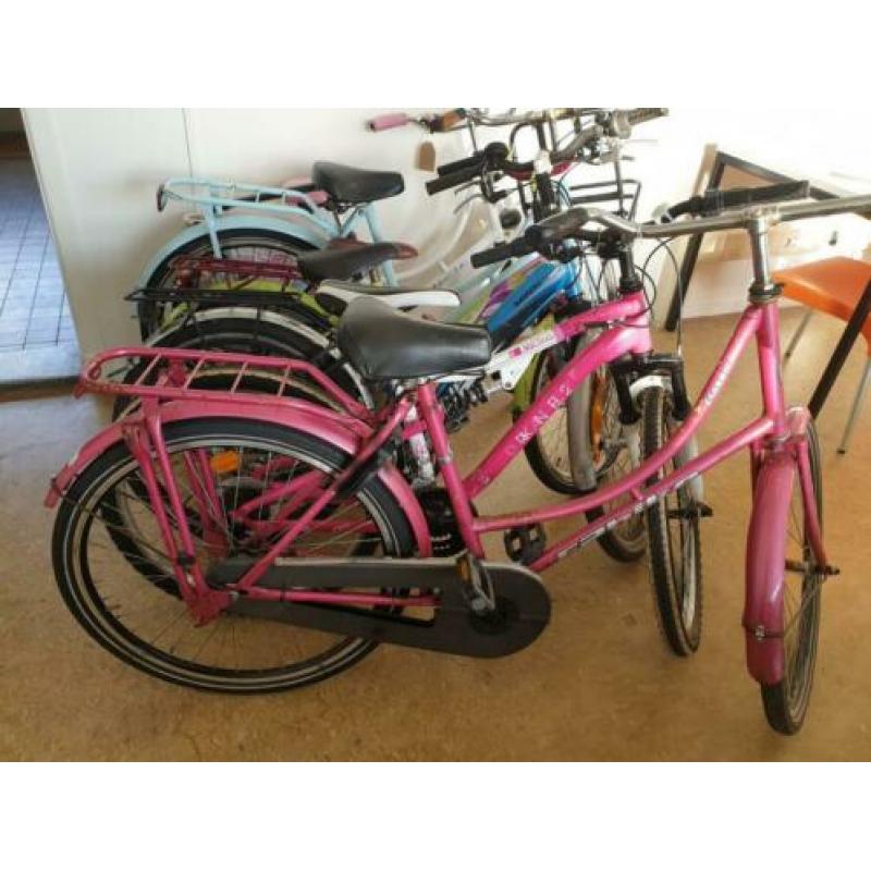 een Kleine partij gebruikte fietsen, prijs is bespreekbaar