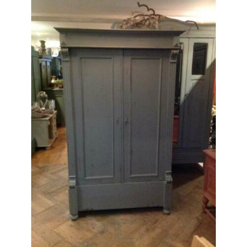 Vintage kast, brocante meidenkast, oude doorleefde kast VdlM