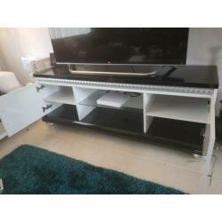 TV kast / TV meubel met softclose deuren in nieuwstaat