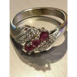 Mooie 14 karaat gouden ring met Robijnen en Diamant