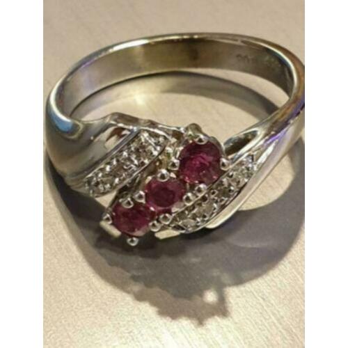 Mooie 14 karaat gouden ring met Robijnen en Diamant