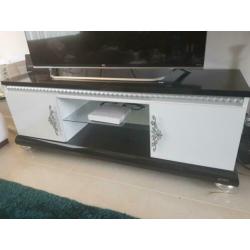 TV kast / TV meubel met softclose deuren in nieuwstaat