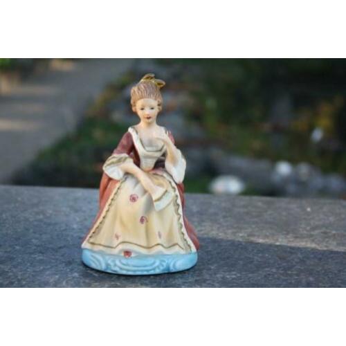 beeld DAME hoogte 13 cm