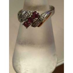 Mooie 14 karaat gouden ring met Robijnen en Diamant