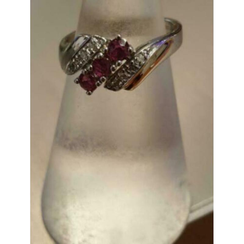 Mooie 14 karaat gouden ring met Robijnen en Diamant