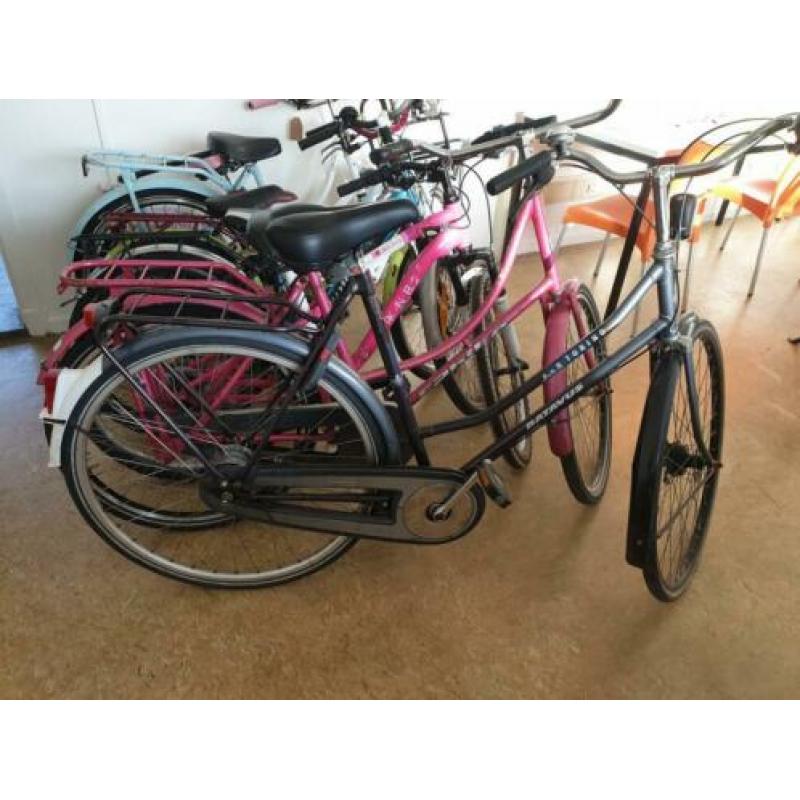 een Kleine partij gebruikte fietsen, prijs is bespreekbaar