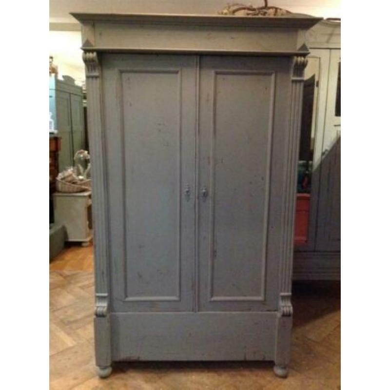 Vintage kast, brocante meidenkast, oude doorleefde kast VdlM