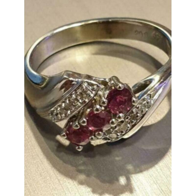 Mooie 14 karaat gouden ring met Robijnen en Diamant