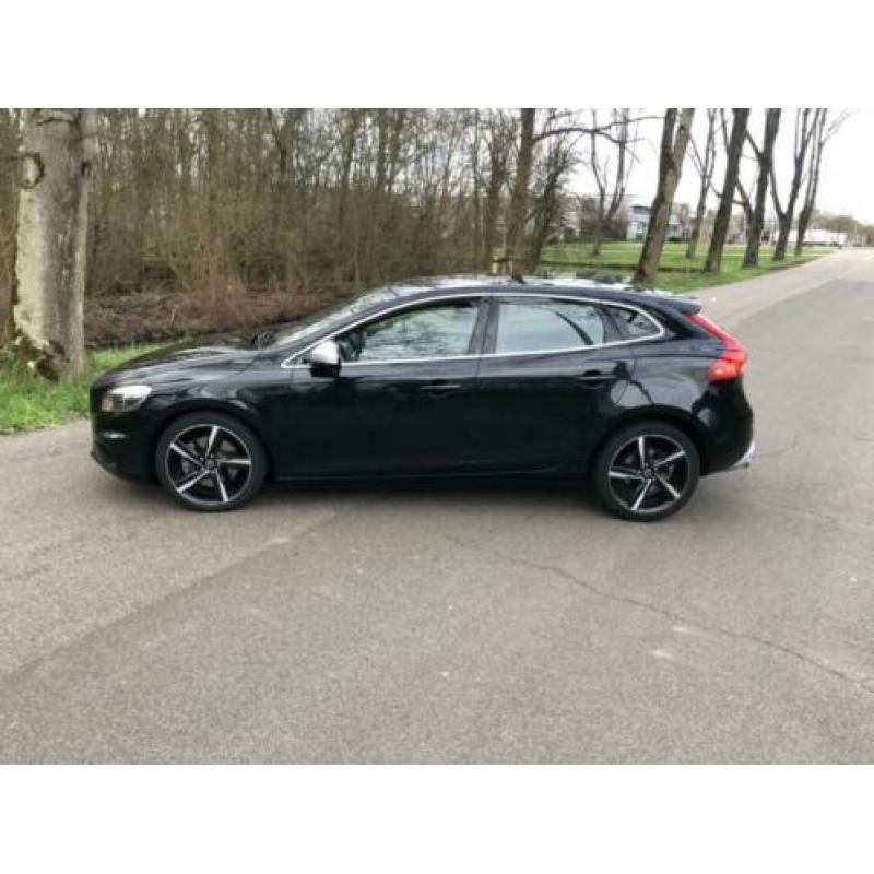 Volvo V40 D4 2.0 R-Design 190Pk Pano,Standkac,Dealer Onderh!