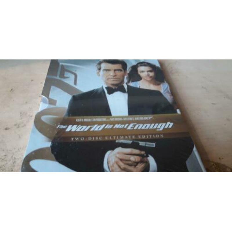 Dvd the world in not enough two disc ultimate edition nieuw