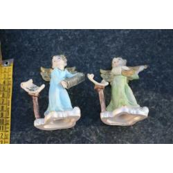 2 beeldjes ENGELEN hoogte 11 cm