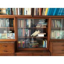 Klassiek wandmeubel vitrine kast