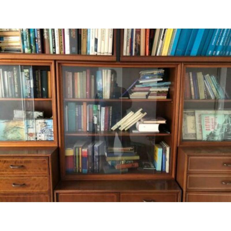 Klassiek wandmeubel vitrine kast