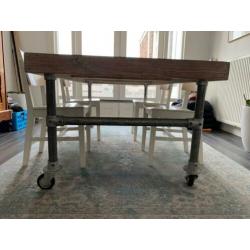 Steiger houten industriële eettafel