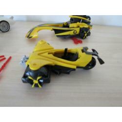 2 Speedracers met schietende kleine wagen. 2 stuks