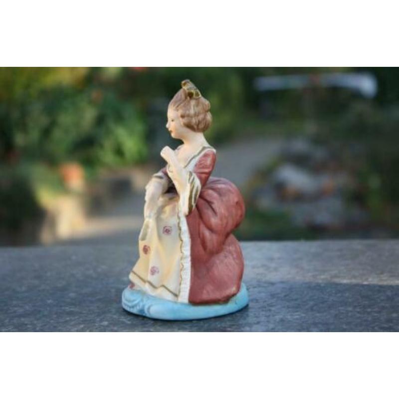 beeld DAME hoogte 13 cm