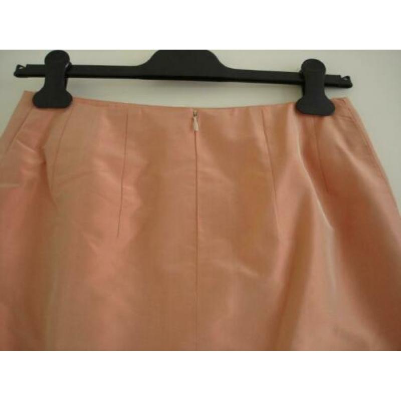 Pauw rok mt 3 =36-38 zalm kleur 100 % zijde glans feest
