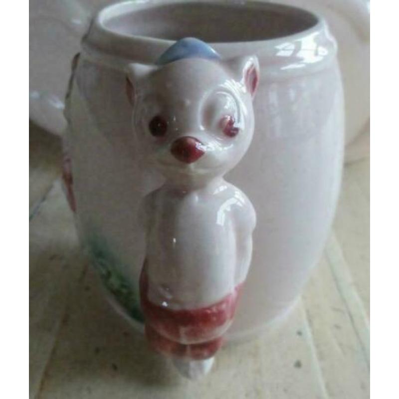 Brocante roze kinderbeker, meisje met spiegel en beertje