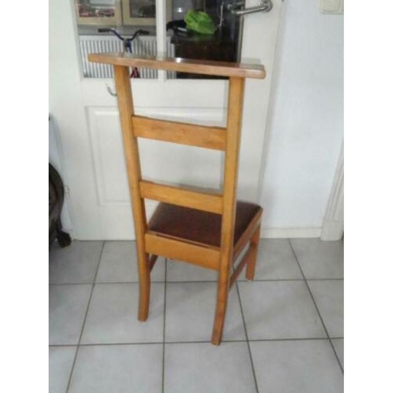 Oude stoelen, 2 stuks.