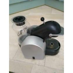 Magimix nespresso apparaat met melkopschuimer.