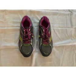Saucony Omni 12 hardloopschoenen