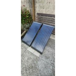 Blackline zonnepanelen 2 stuks met bevestiging en regelaar