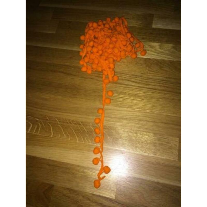 Flosjesband blauw 2,95m, bolletjesband oranje 3m, franjeband