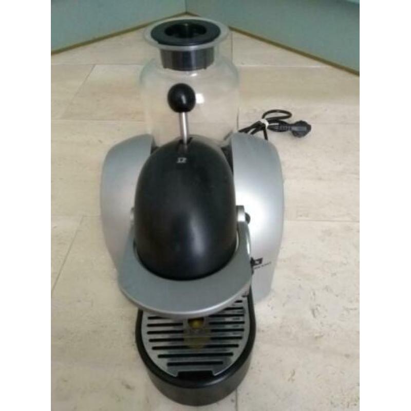 Magimix nespresso apparaat met melkopschuimer.
