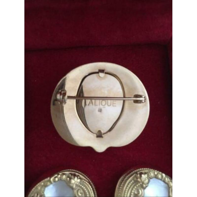 Lalique authentieke gesigneerde oorbellen en broche,prachtig