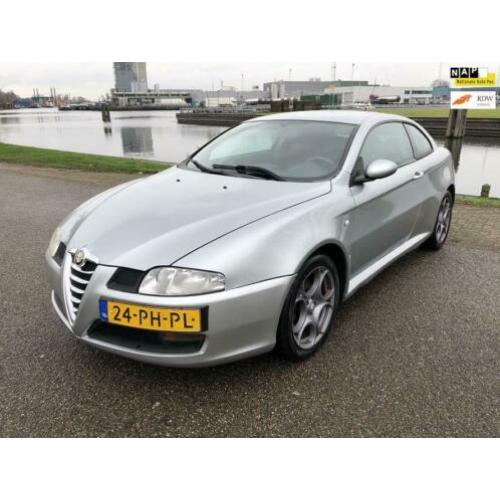 Alfa Romeo GT 2.0 JTS Progression /Alcantara/LM/Nap